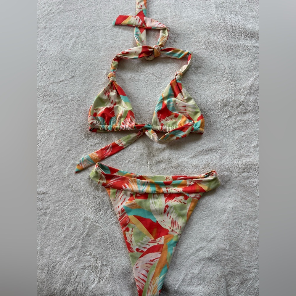Skatie tropical print bikini set